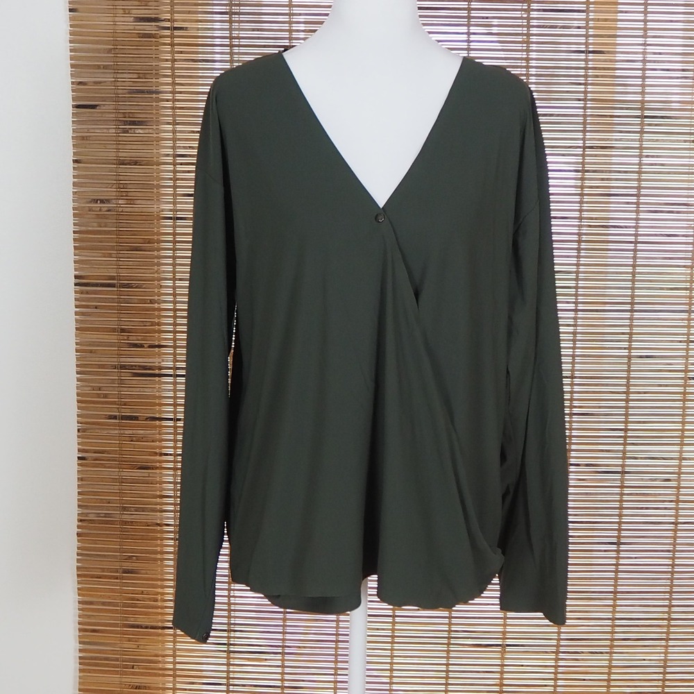 ADAY That's A Wrap Moss Green Top Womens M Long Sleeve V-Neck Blouse Snap Travel